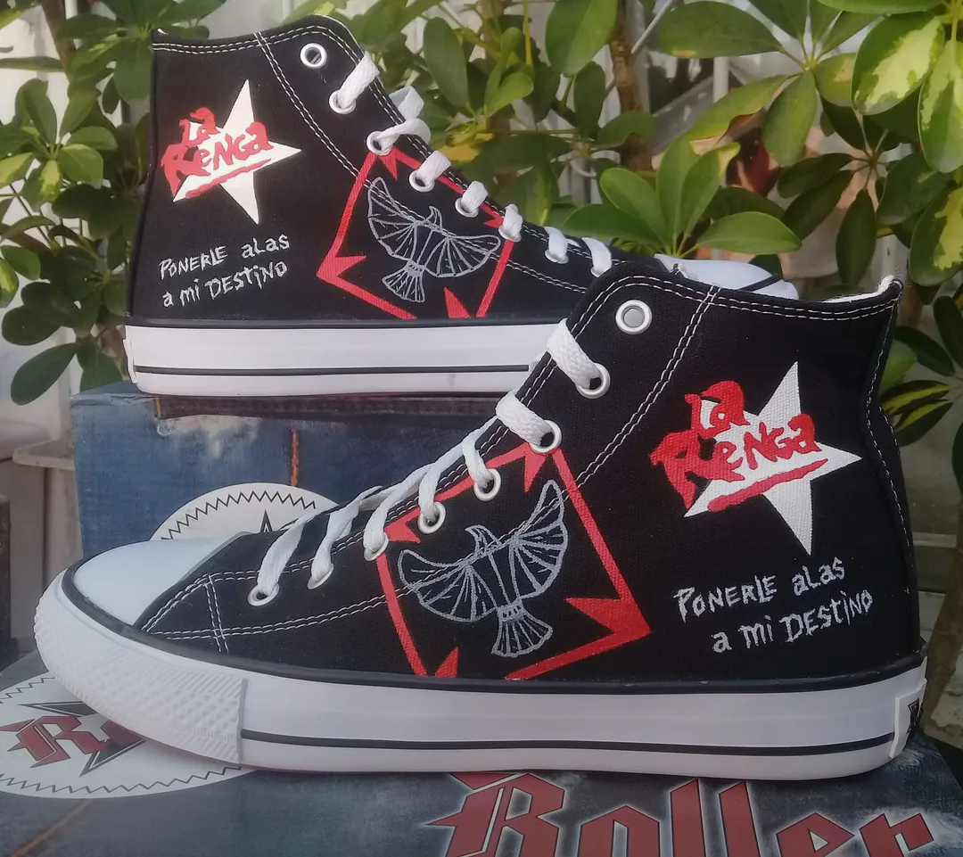 zapatilla de La Renga pintada a mano